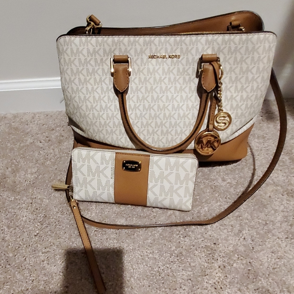 Michael kors crossbody